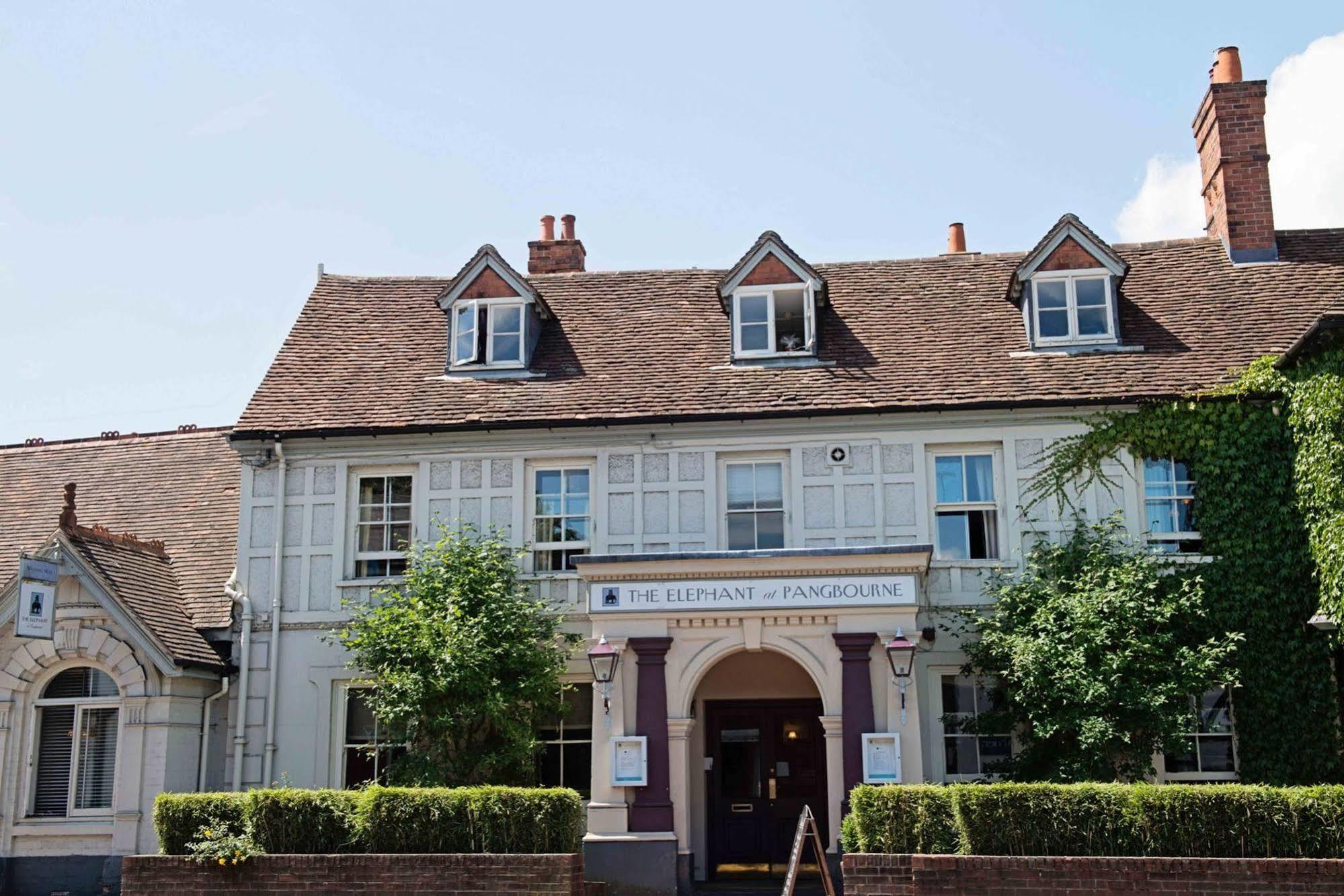 Elephant Hotel Pangbourne Buitenkant foto