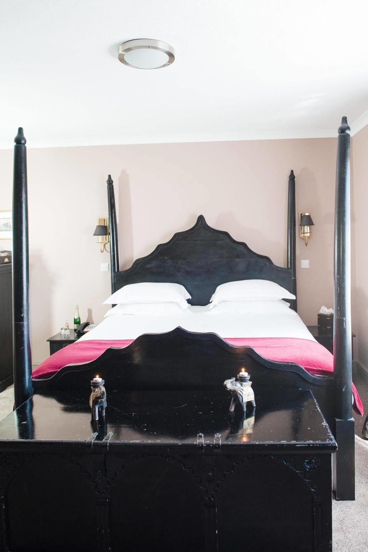 Elephant Hotel Pangbourne Buitenkant foto